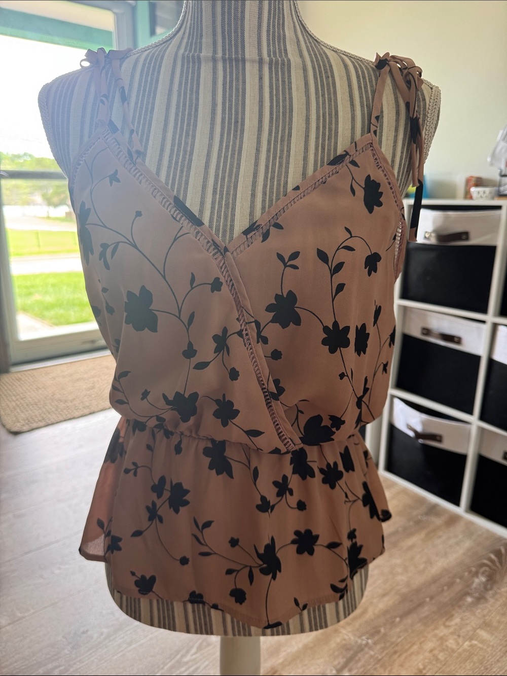 Sienna Sky pink/mauve Floral Tie-Shoulder Peplum Cami